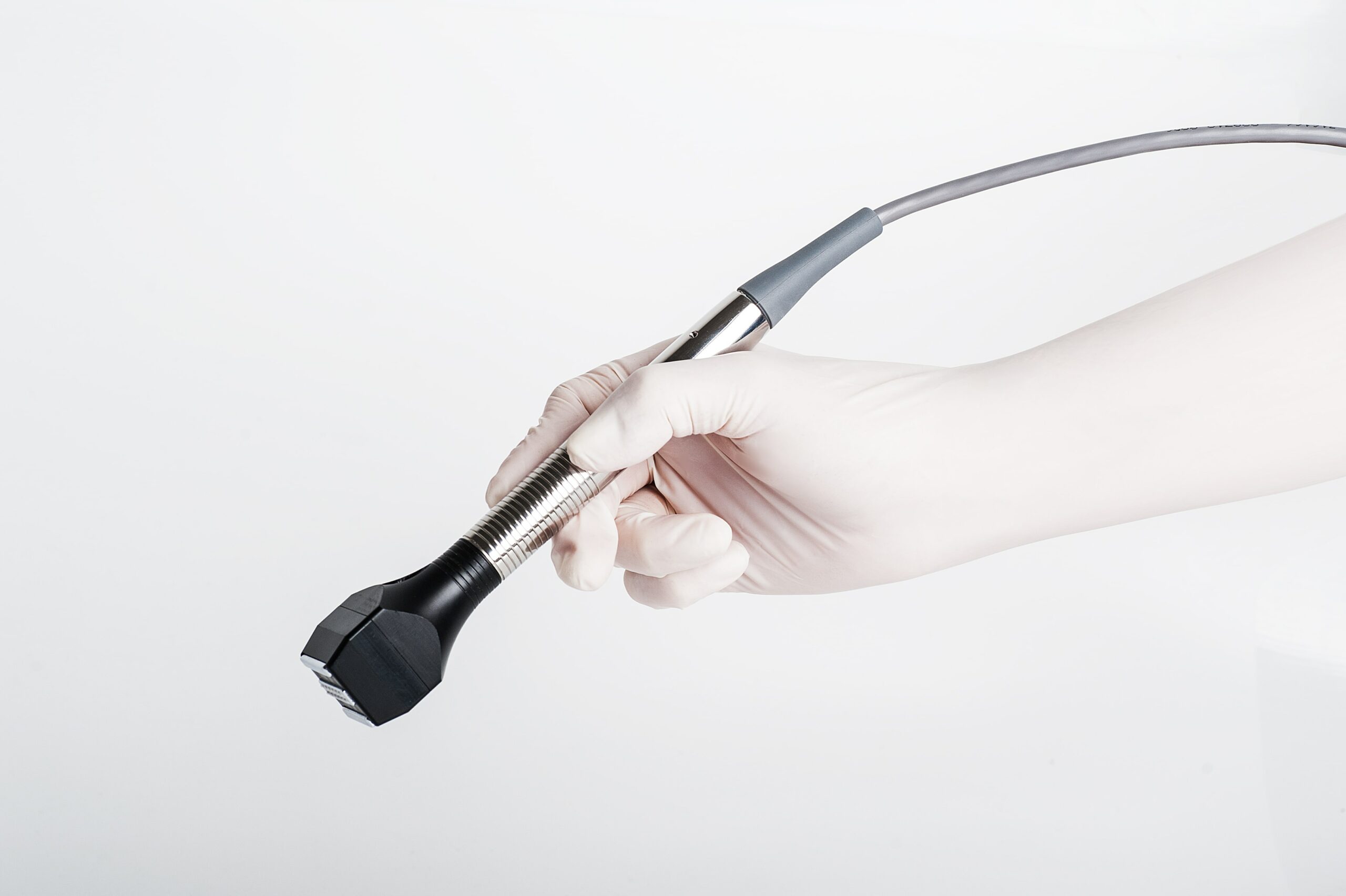 FORMA Radiofrequenzbehandlung zur Hautstraffung im Kosmetikstudio Maison Sanae in Graz – sanfte, nicht-invasive Anti-Aging Methode